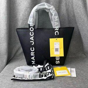 NEW Marc Jacobs The Medium Leather Tote Bag in BLACK